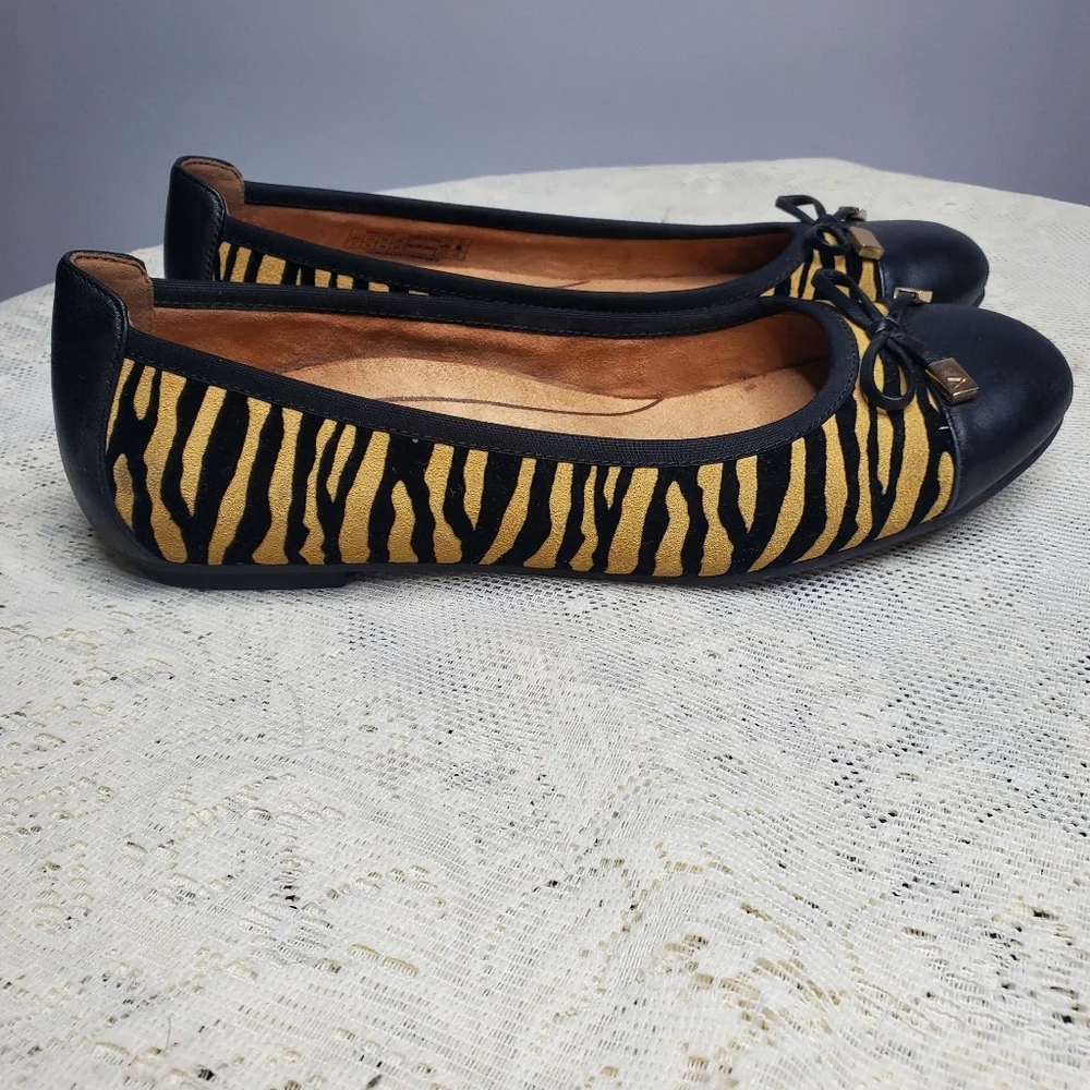 Vionic minna tiger flats size 8 toe bow suede and‎ leather orthopedic arch